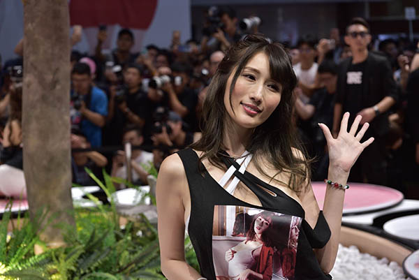 JULIA 无码工作带流出的第5人⋯是在全裸监督撕胶带的演技派女优! …