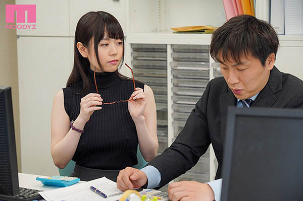 MIDE-800 边缘女同事的真面目!巨乳美少女「水卜さくら」化身痴女露出狂在公司「大胆取精」!