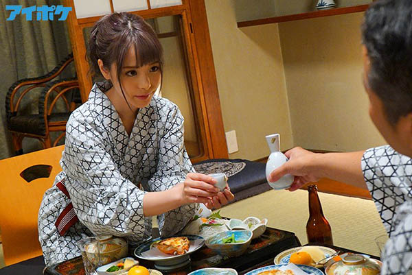 IPX-439 和讨厌的上司出差共住温泉旅馆,巨乳OL「桃乃木かな」边跟男友通话边被强行高潮