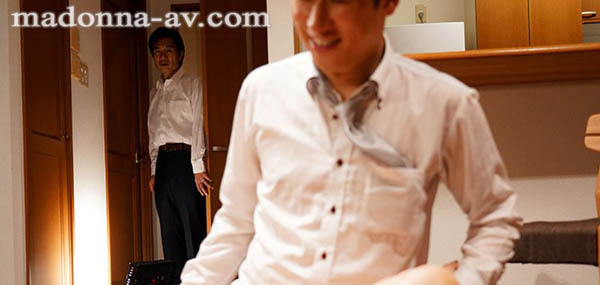 JUL-397 想看老婆被上…巨乳人妻「小泉ひなた」中出不伦性爱,背后竟是丈夫的「变态性癖」!