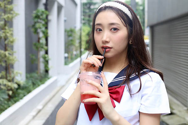 宛如隔壁高中妹妹!AV最强笑颜「加美杏奈」近况更新,网:拥有神奇的治癒能力