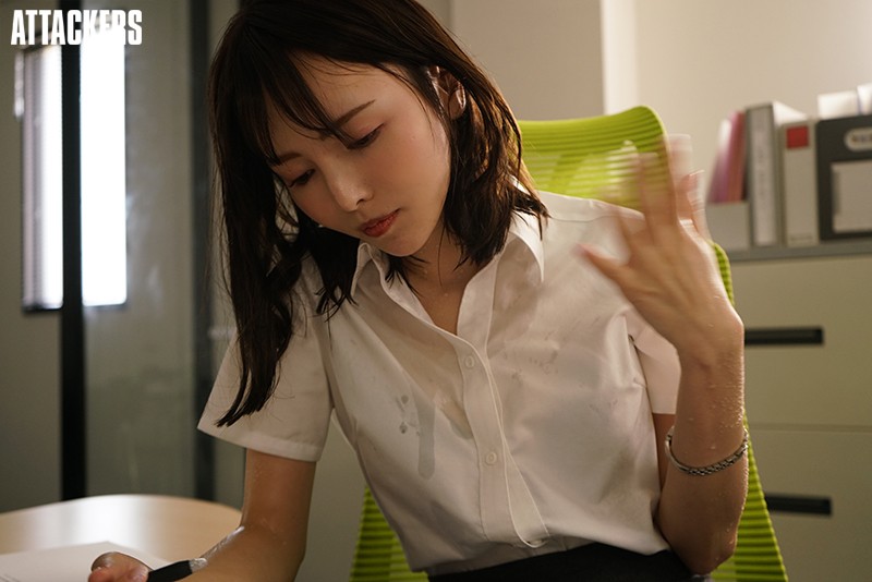 ADN-326 性感女上司“広瀬りおな”汗水浸湿衣服 男下属忍不住把她强了
