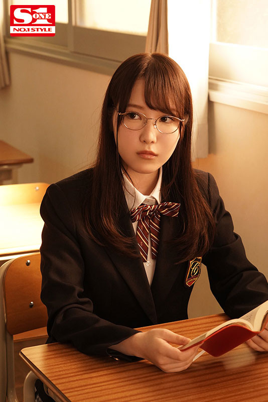 SSIS-282 文静女学生“香水纯”露内裤诱惑!老师忍不住弄进去了