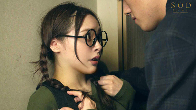 STARS-534 超宅女“小仓由菜”自慰上瘾 第一次交男友尝试到性爱竟爆发