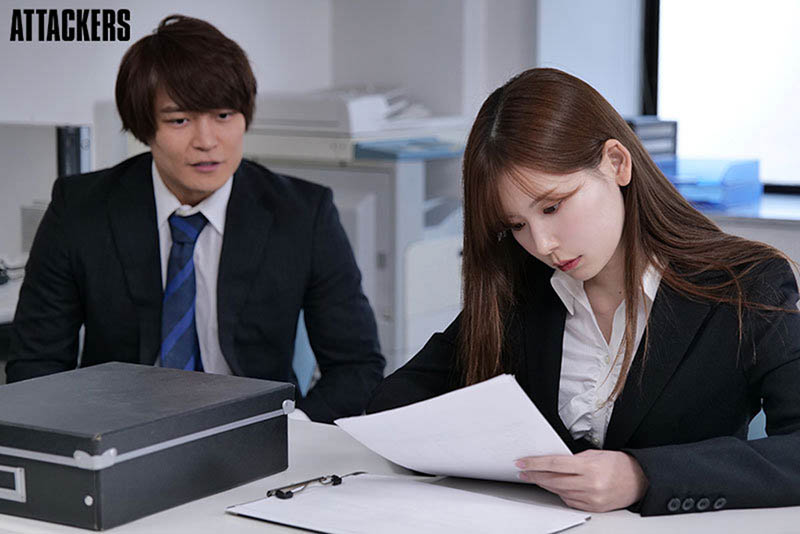 ADN-400 新人女同事“明里䌷”竟是变态痴女!欲望超强把男人当玩具