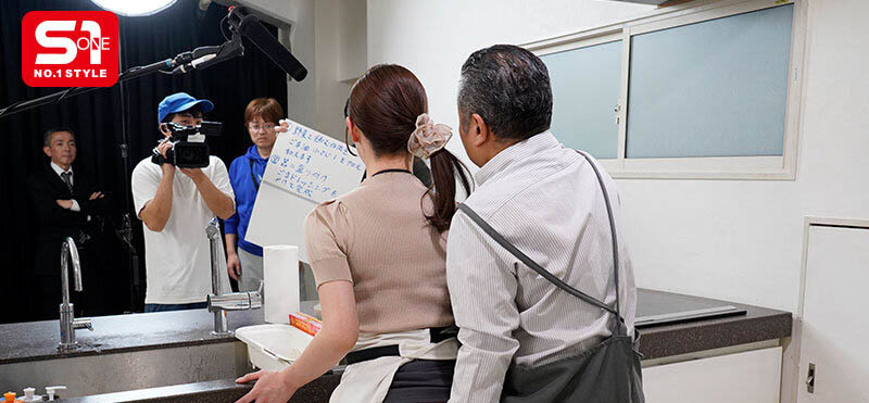 SONE-738 新人女主播「miru」遭前辈过激性骚,调教成边播报边失禁的崩坏体质!