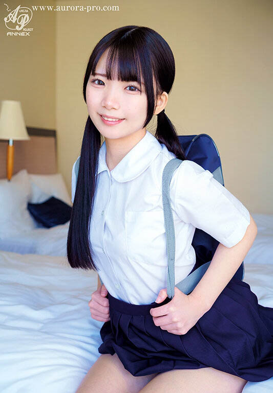 APGH-036 「146cm超迷你萝莉」被男优颠来倒去各种玩弄 初尝火车便当嗨翻