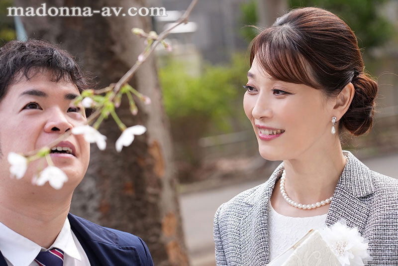 JUQ-384 光看剧照就知道很强!「资深美人妻」颜值、身材出道就是AV完成体