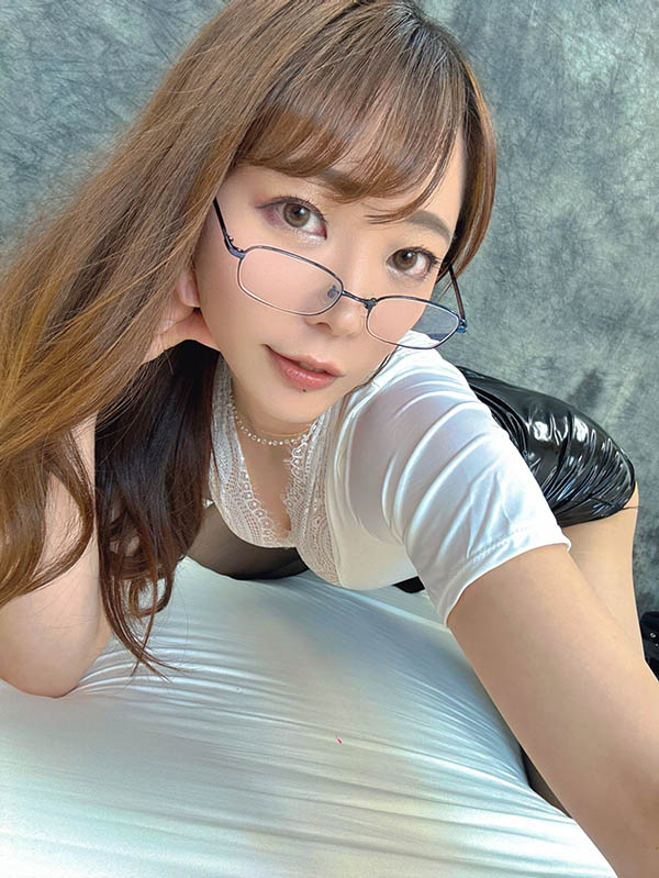 ATID-472 萝莉系AV女优转型新一代母乳强者 跳脱衣舞、入步兵营狂赚奶粉钱!